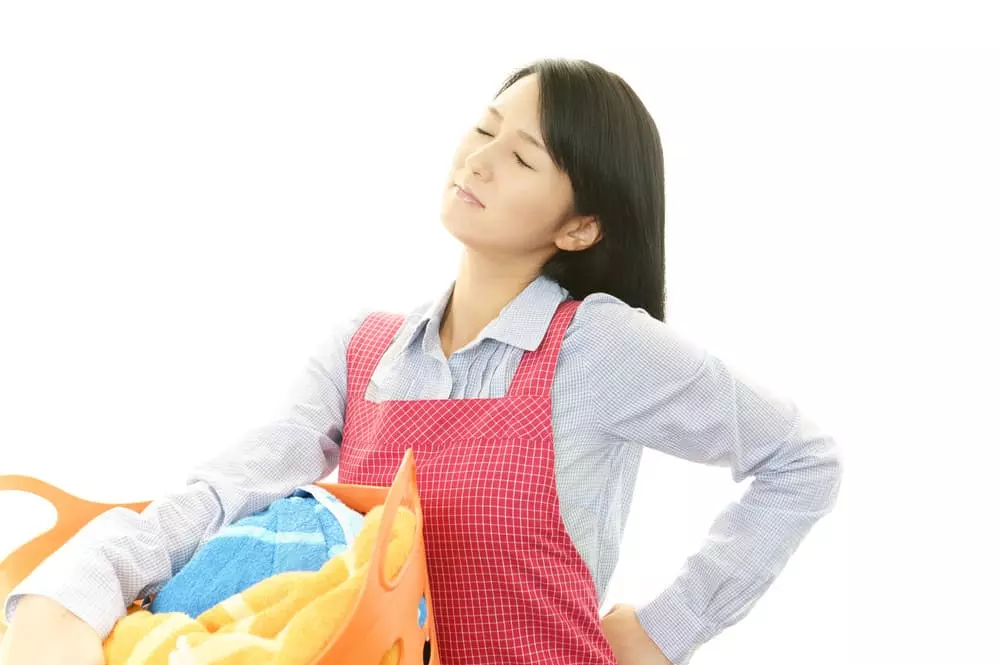 吉川市で腰痛に悩む女性