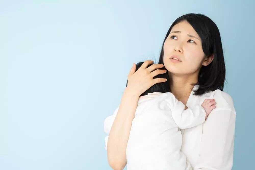 気にしている女性